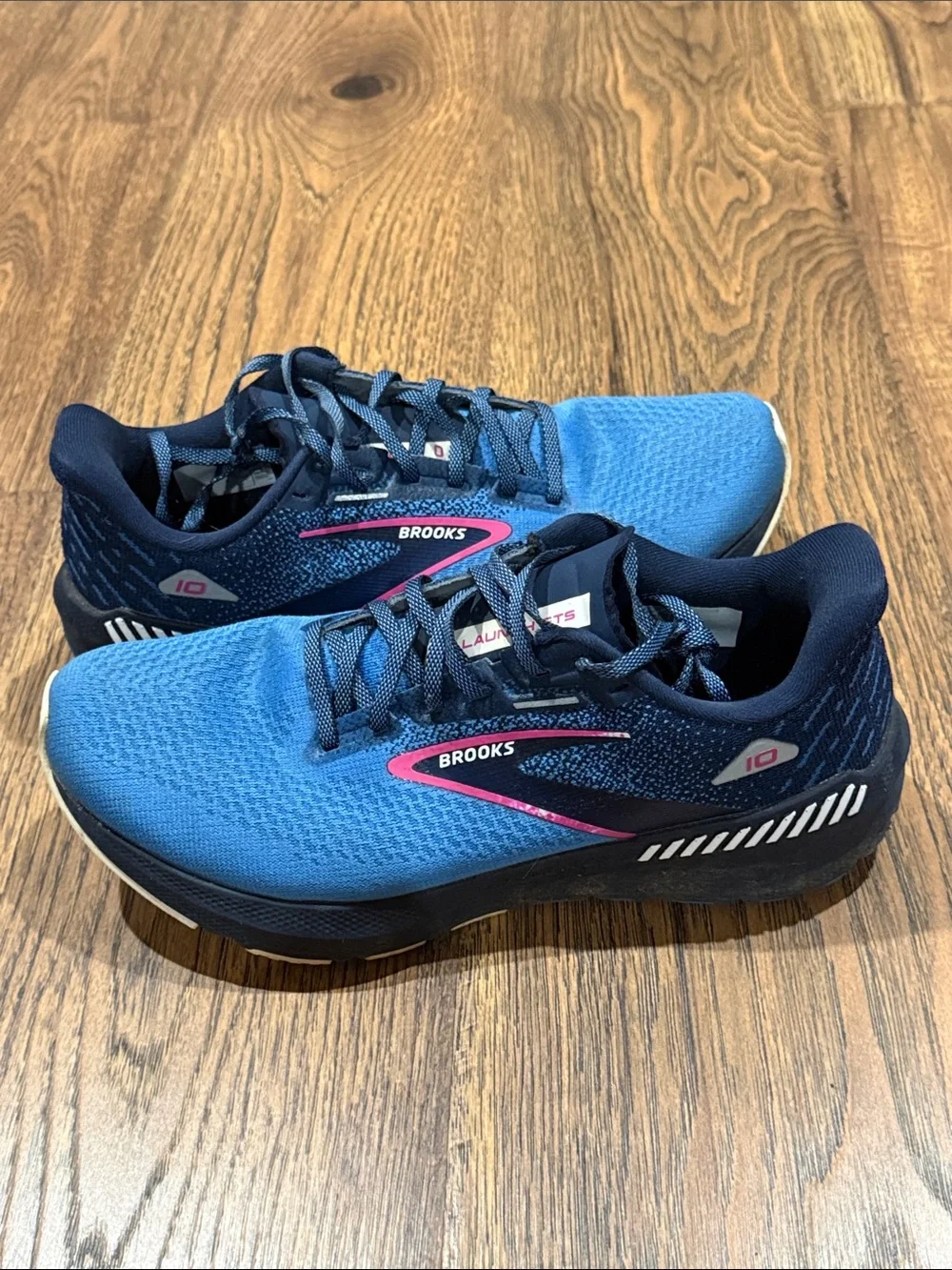 Brooks Women's Blue and Pink Athletic Running Shoes